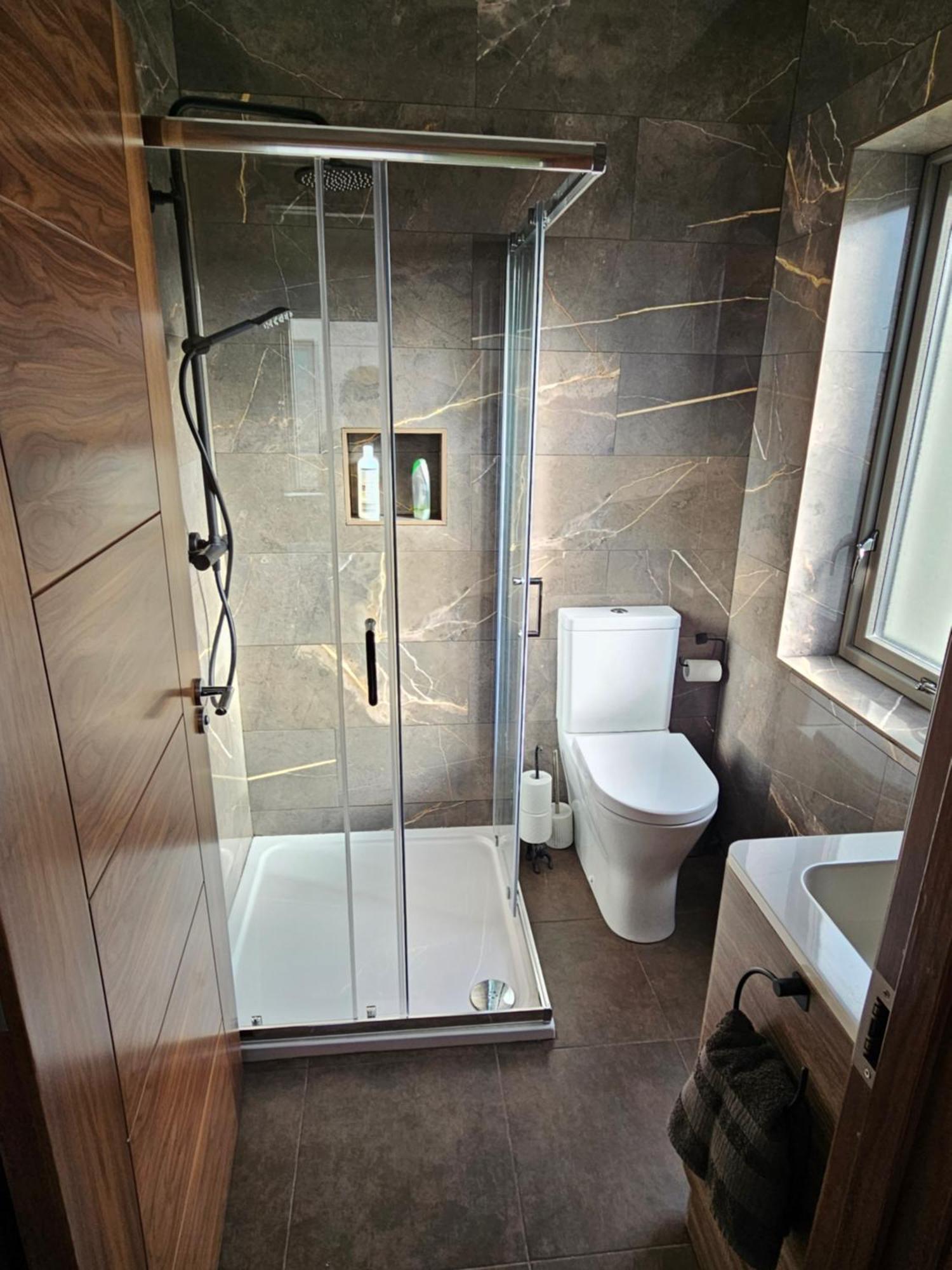 Suaimhneas Guest House Лехинч Екстериор снимка