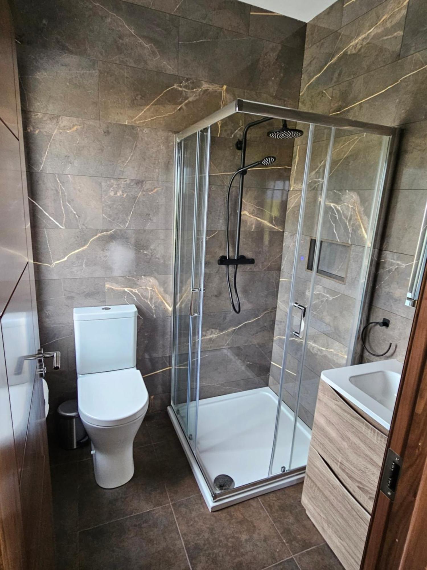 Suaimhneas Guest House Лехинч Екстериор снимка